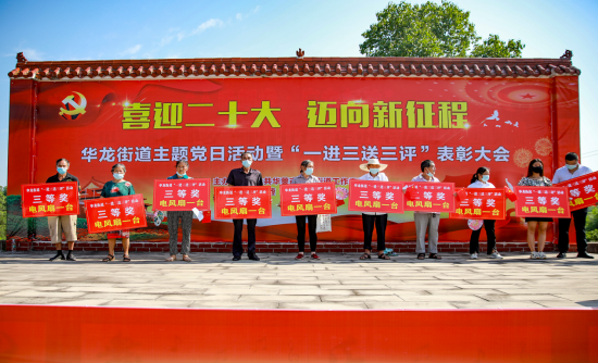 四川华蓥 一进三送三评 助推乡风文明 代购代销暖人心